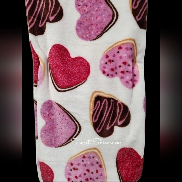 DECO Valentines Heart Donuts Soft Oversized Throw Blanket Home Decor 50"x70" New - Picture 3 of 10